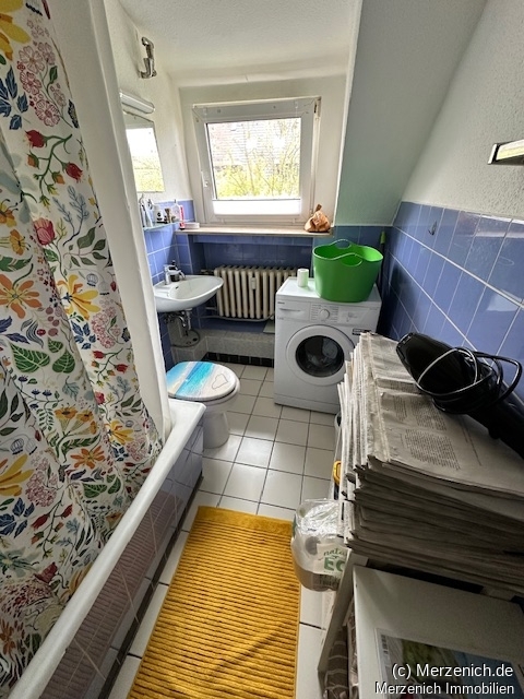 GUT VERMIETETES DACHGESCHOSS-APPARTEMENT: GRENZE RIEHL UND NIPPES!!!!