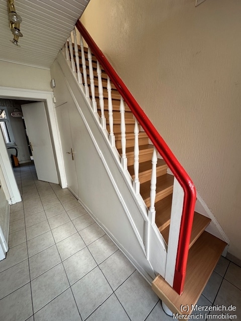 Einfamilien-Eckhaus mit Garten und und PKW-Stellplatz