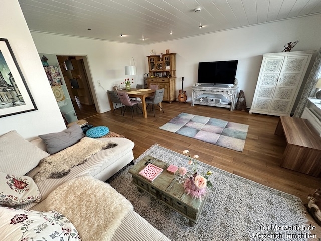 Leverkusen-Opladen: Helle 2-Zimmerwohnung mit eigenem Gartenparadies