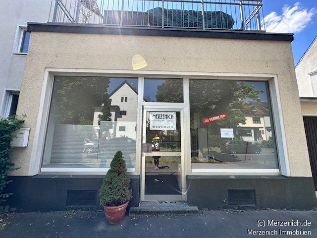 KLEINES BÜRO MIT GROßER FENSTERFRONT IN BELIEBTER RUHIGER LAGE!