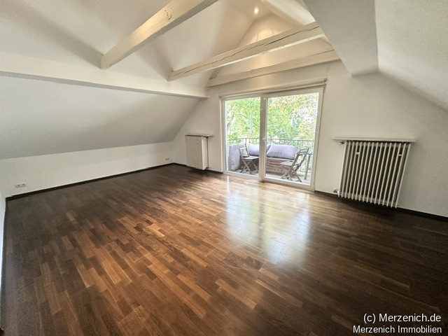 DACHGESCHOSSWOHNUNG IN BEVORZUGTER WOHNLAGE