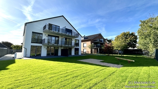 Luxeriöse 3 Zimmer-/ Neubauwohnung, Galeriestil mit Balkon.